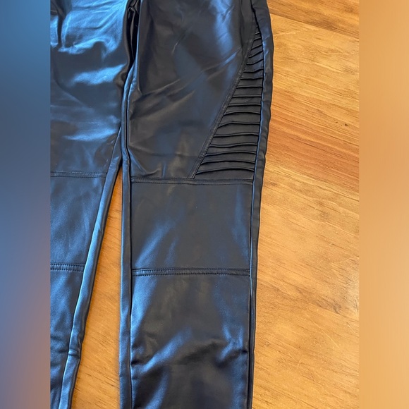 Pleather leggings NWOT one 5 ones - Picture 8 of 12